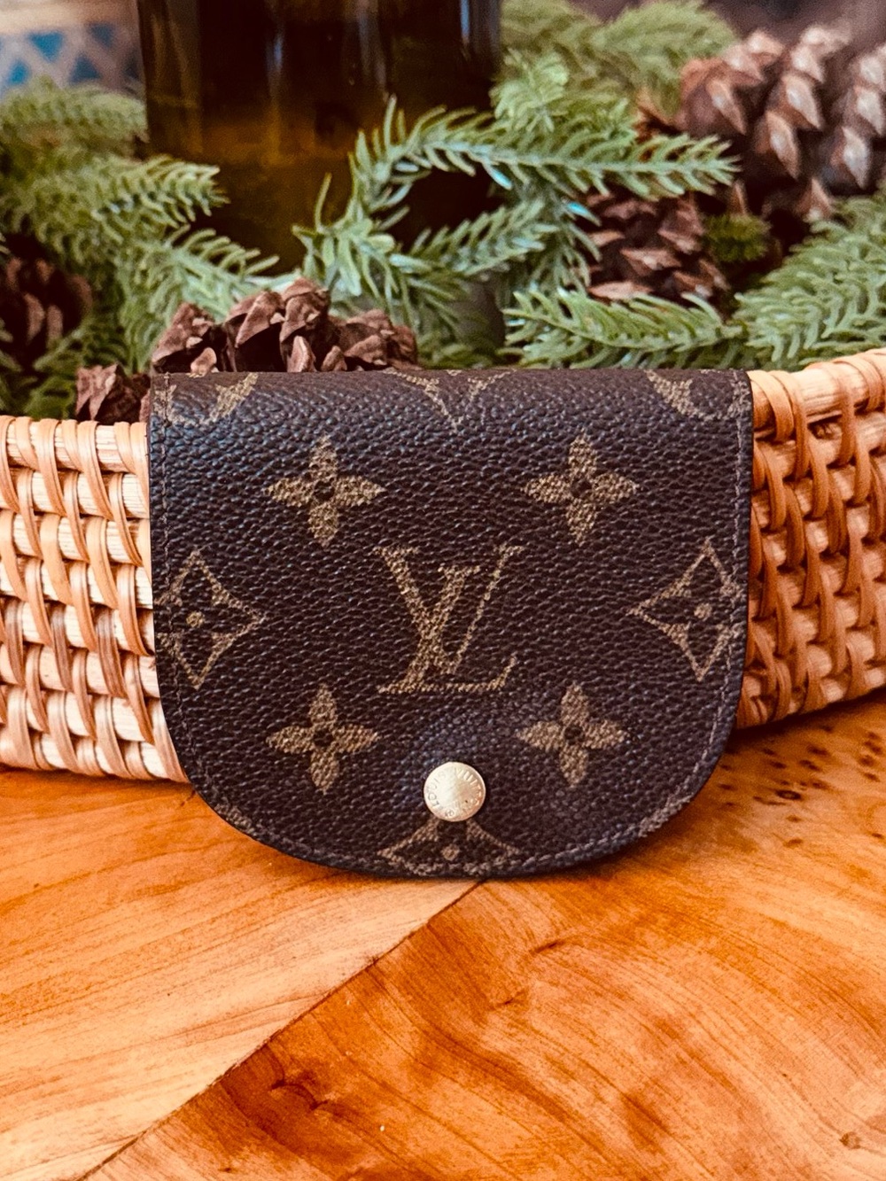 Louis Vuitton Monogram Porte
Monnaie Gousset Coin Purse
Wallet/rare find